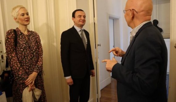 Kryeministri Kurti në Paris takon ekonomistin e njohur