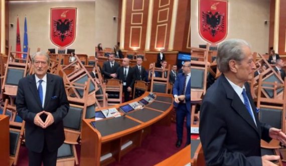 Kaos në Kuvendin e Shqipërisë, deputetët e opozitës kthejnë përmbys karriget në sallë 