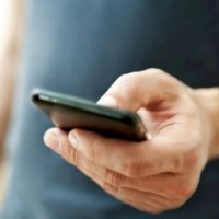 Ky vend do të ndalojë telefonat celularë në shkolla