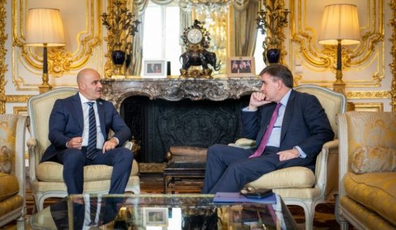 Ndihmës Sekretari i Shtetit O’Brien i nis takimet me ballkanasit në Paris, Kovachevski tregon detaje se çka biseduan