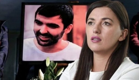 Haxhiu kujton Astrit Deharin në përvjetorin e vdekjes së tij: Drejtësia është përgjegjësi morale 