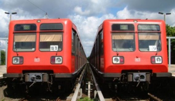 Ky vend anulon qindra fluturime dhe udhëtime me tren