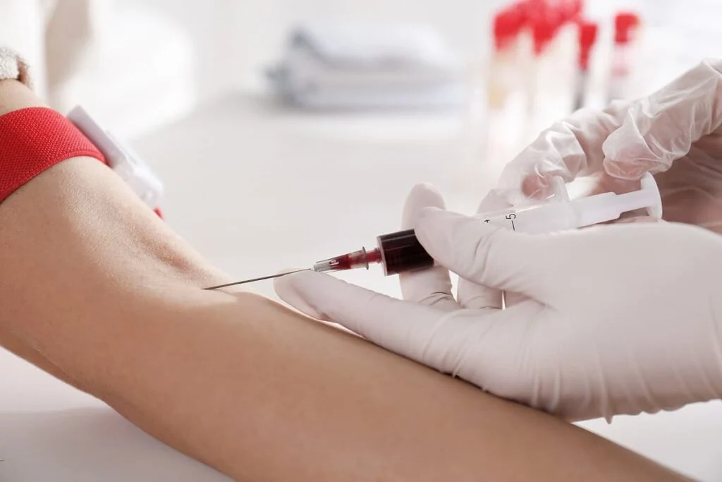 A mundet injektimi i gjakut të ri t'i ndihmojë njerëzit ta luftojnë Alzheimer-in?