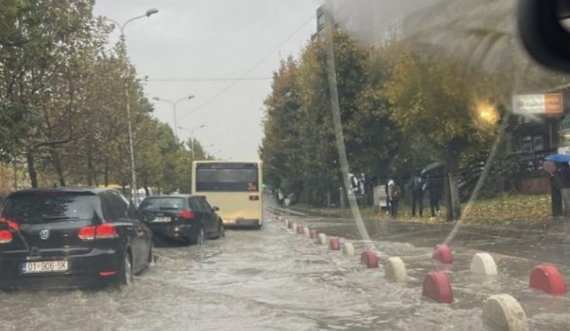 Reshjet e shiut e 'bllokojnë' Prishtinën