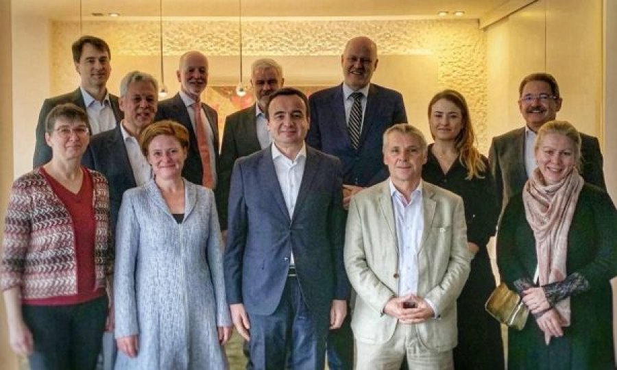 Kurti përballë 6 ambasadorëve të Gjermanisë në Prishtinë