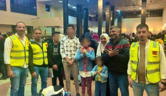 Familja shqiptare me 6 anëtarë evakuohet nga Gaza