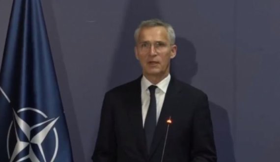 Stoltenberg ndjek nga afër spektaklin e aeroplanëve luftarakë