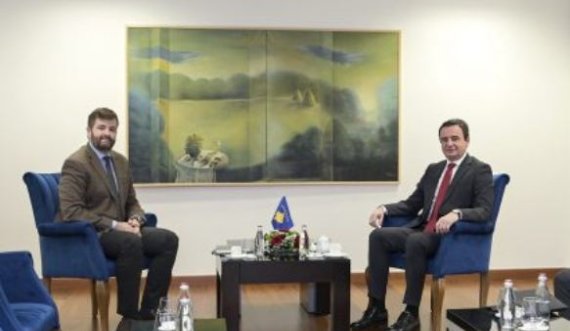 Shefin e misionit të parë të Kosovës në Poloni e mirëpret në takim kryeministri Kurti