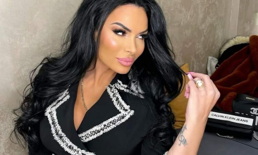 Fustan si të Eli Malajt nuk keni parë asnjëherë