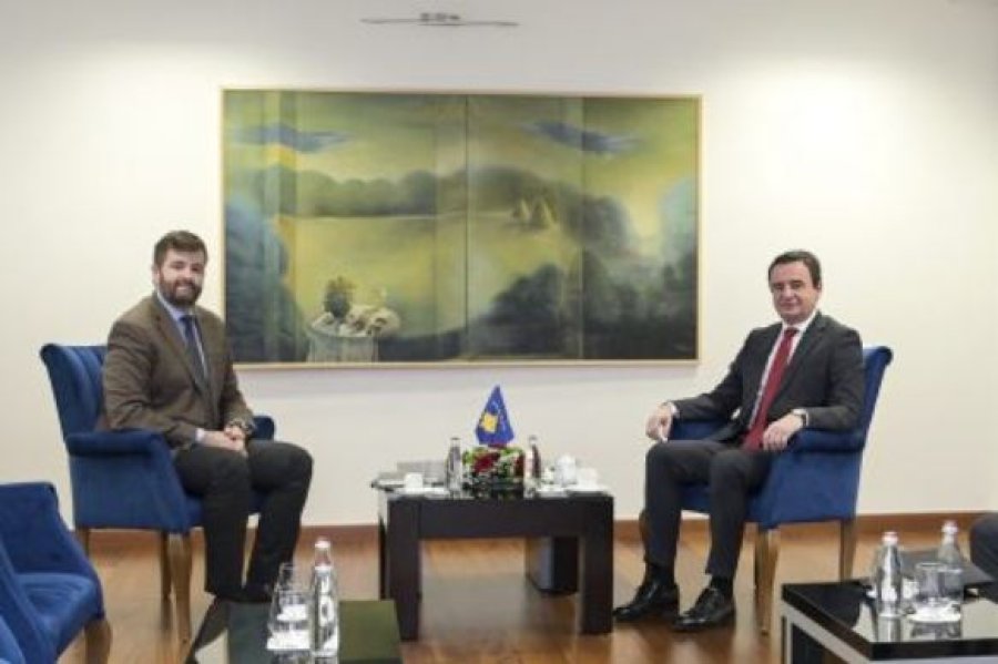 Shefin e misionit të parë të Kosovës në Poloni e mirëpret në takim kryeministri Kurti