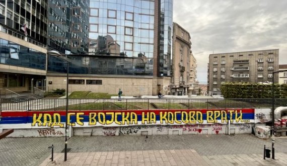 Gazetari nga Brukseli: Regjimi i Serbisë njofton kthimin e ushtrisë në Kosovë, NATO dhe BE ta marrin seriozisht