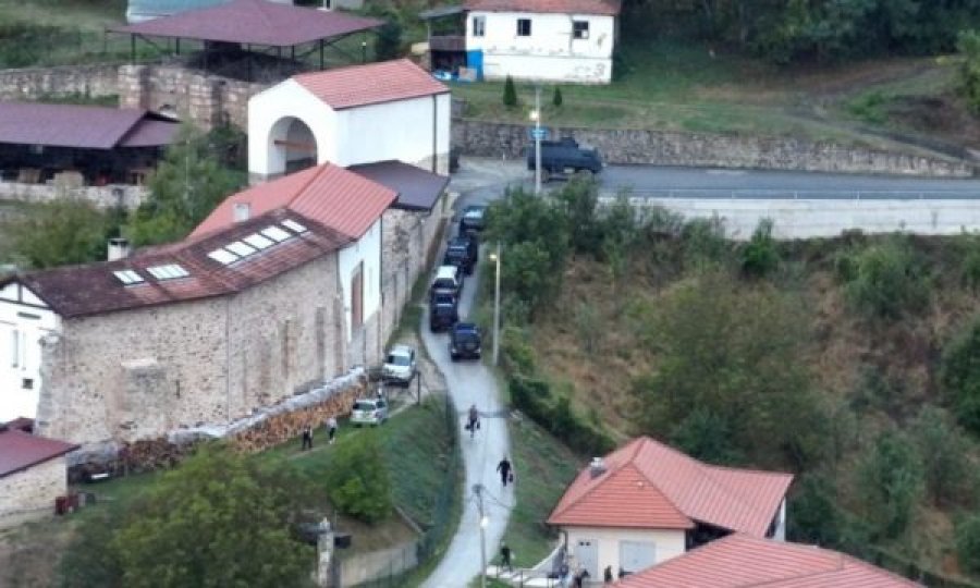 Publikohet fotografia: Zbulohen mjete ushtarake në afërsi të Manastirit të Banjskës 