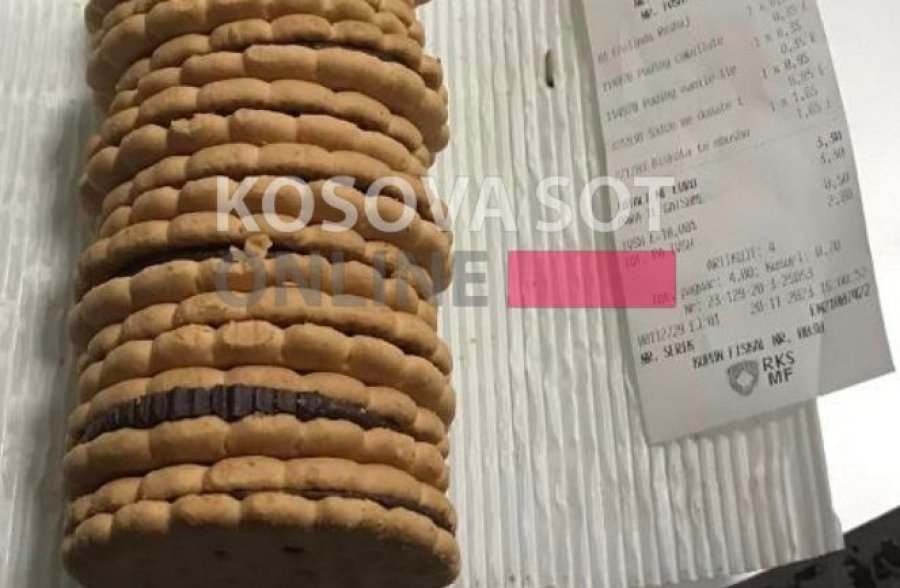 Qytetarit nga Kosova i shfaqet krimbi brenda kekut: Në vendin tonë shiten produkte që askush nuk mund të garanton