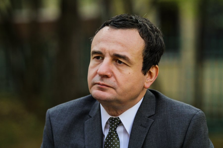 Kurti: Targat RKS qarkullojnë lirshëm e hapur nëpër territorin e Serbisë