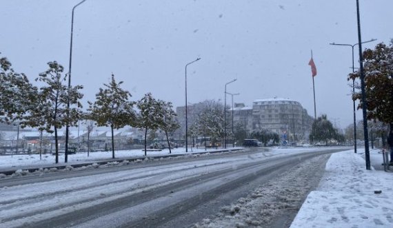 Bora mbulon Kosovën, pamje nga kryeqyteti