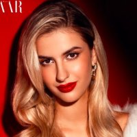 Roderika 'pushton' revistën e njohur 'Harper’s Bazaar'