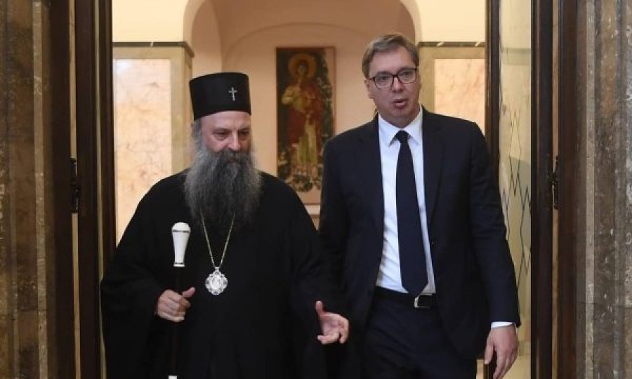 “Të gjithë njerëzit që jetojnë në Mal të Zi janë serbë”, fushata e egër e botës serbe ku përfshihet edhe Kisha Ortodokse Serbe