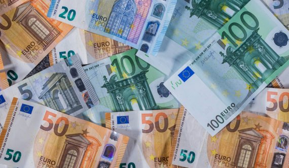Fushë Kosovë: Në një bankë deponohen mbi 1 mijë euro false, policia nis hetimet