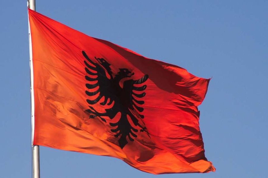 Sot festohet 28 Nëntori, kjo është historia e ditës kur u shpall Pavarësia e Shqipërisë