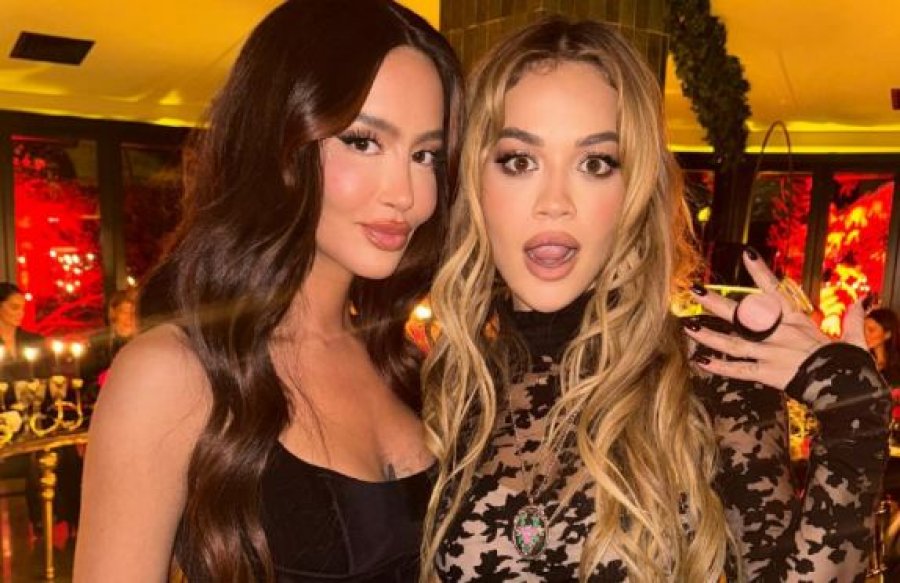 Rita Ora dhe Dafina Zeqiri takohen në zemër të Prishtinës