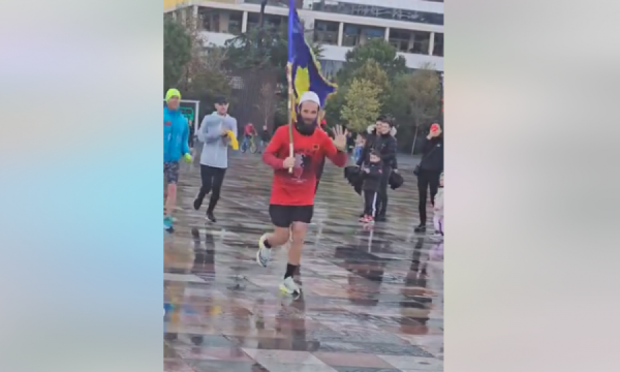 U nis nga Prishtina duke vrapuar për të nderuar Festën e Flamurit, atleti Erzen Zyberaj arrin në Tiranë 