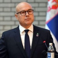 Qeveria e re serbe e ndërtuar me njerëz të krimit duhet të sanksionohet dhe të izolohet nga shtetet demokratike të perëndimit
