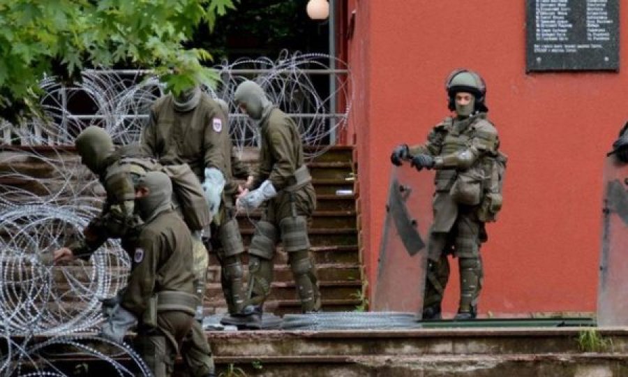 Atashetë ushtarakë të Serbisë i çojnë një dokument nëpër ambasadat e tyre në botë, kërkon që KFOR-i të marrë nën kontroll veriun