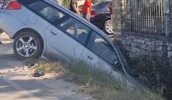 Aksident i rëndë  në vendin e quajtur Portëz, vetura përfundon në kanal