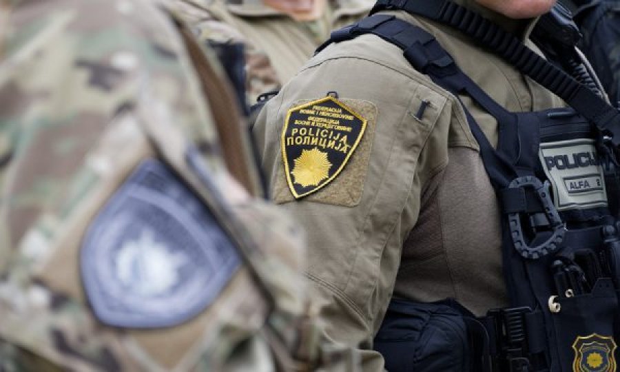 Drejtori i policisë së Bosnjës paralajmëron hetim për pretendimet se Radoiçiq kishte blerë armë nga Tuzlla