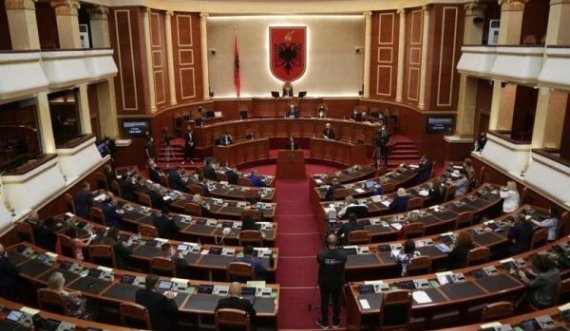 Kosova “mollë sherri” në Kuvendin e Shqipërisë, opozita kërkon “të futet në rend dite me urgjencë”