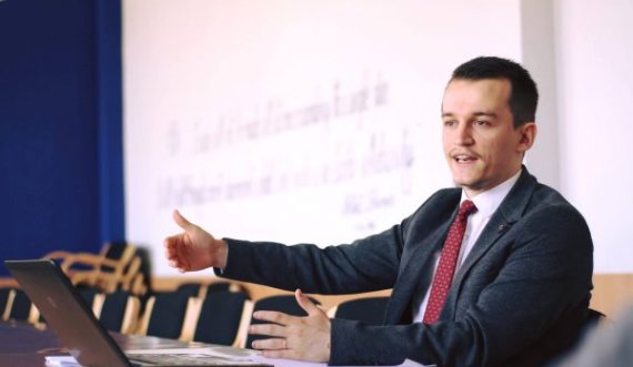 Cakolli: Refuzimi për t’u përgjigjur në pyetje parlamentare përbëjnë minimalisht papërgjegjësi dhe shkelje të standardeve për qeverisjes së mirë