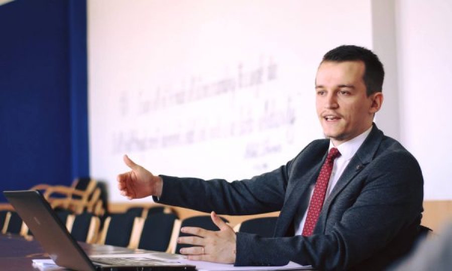 Cakolli: Refuzimi për t’u përgjigjur në pyetje parlamentare përbëjnë minimalisht papërgjegjësi dhe shkelje të standardeve për qeverisjes së mirë