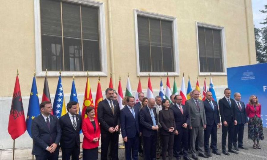 Takimi i ministrave të Jashtëm në Tiranë, Daçiç nuk fotografohet me homologët për shkak të Gërvallës