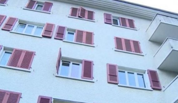  22-vjeçari hidhet nga kati i katërt i banesës