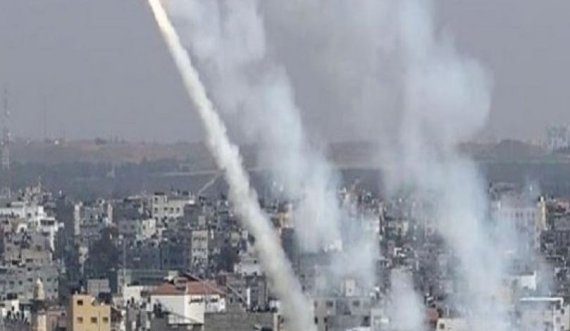 Izraeli kryen sulme ajrore afër spitalit më të madh në Gazë