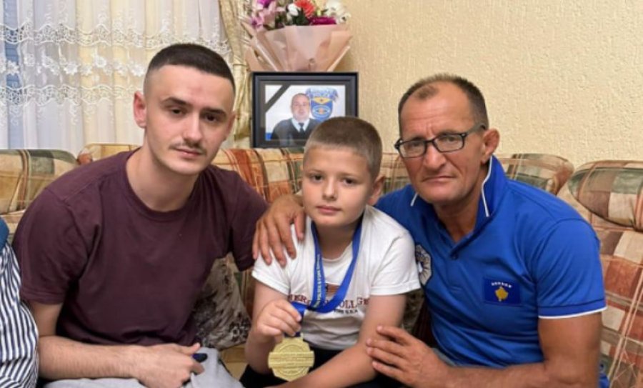 Medaljen që e fitoi në Spanjë polici ia dhuron familjes së rreshterit Afrim Bunjaku