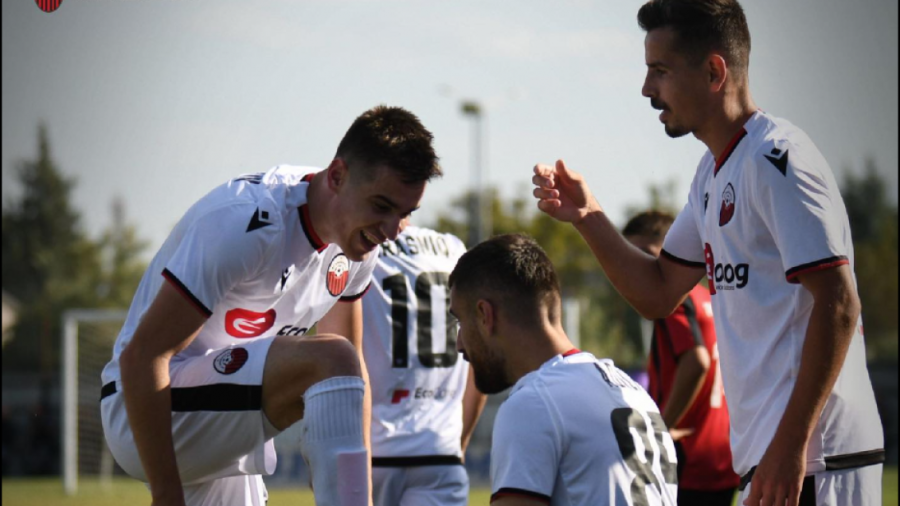 Ekipet shqiptare po  e  kryesojnë  tabelën e  Superligës në  Maqedoni