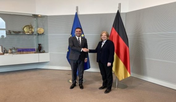 Glauk Konjufca takon presidenten e Bundestagut, Bärbal Bas