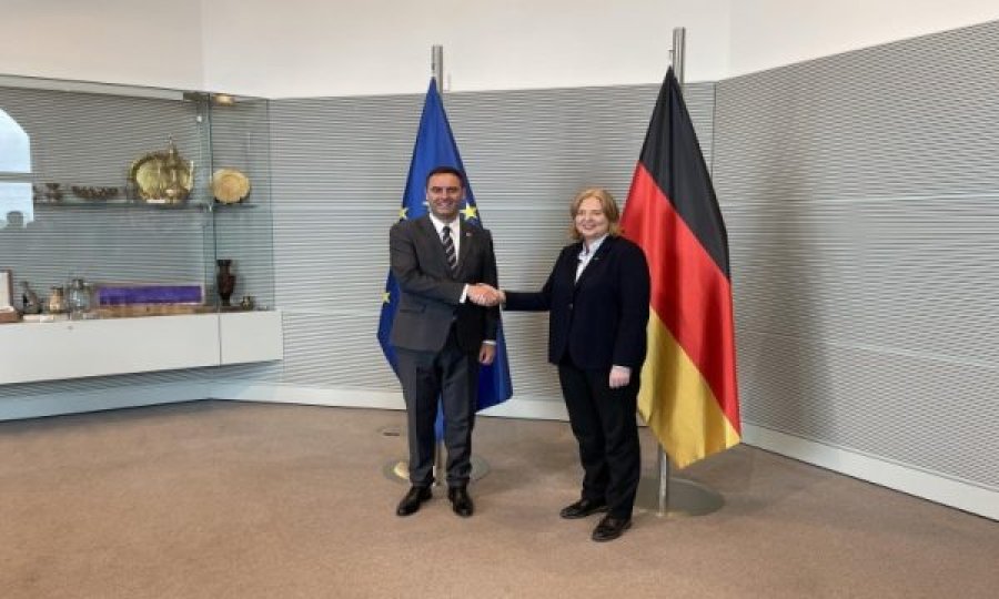 Glauk Konjufca takon presidenten e Bundestagut, Bärbal Bas