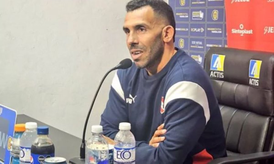 Tevez befason me vendimin: Lojtarët do t’i fus në shkollë, nuk po dinë të mbledhin, të shumëzojnë dhe as të pjestojnë!