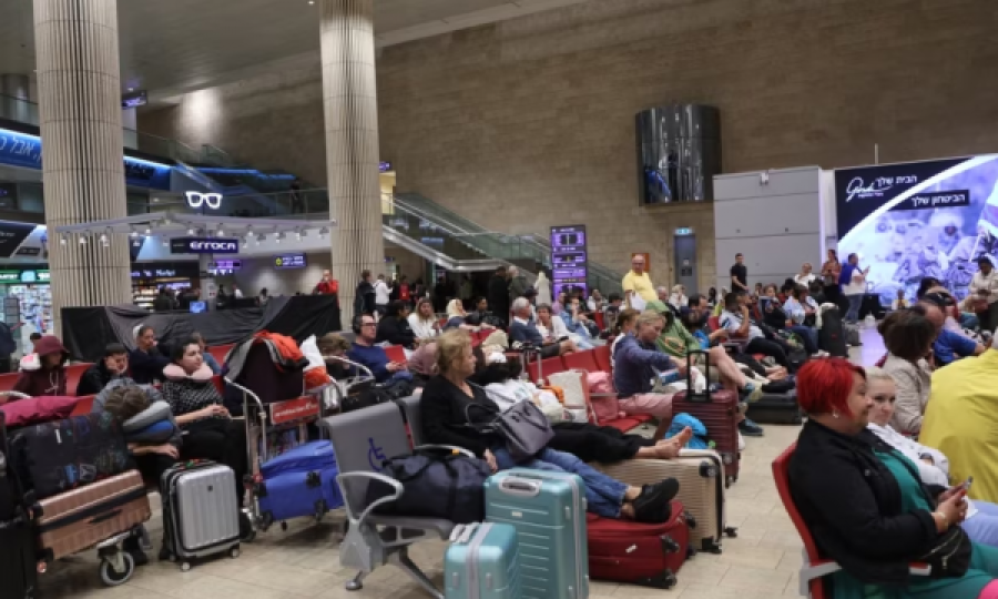 Një avion me dhjetëra udhëtarë, përfshirë nga Kosova, mbërrin nga Izraeli në Podgoricë