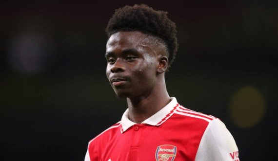 Bukayo Saka i Arsenalit  rikthehet në derbin ndaj Chelseat