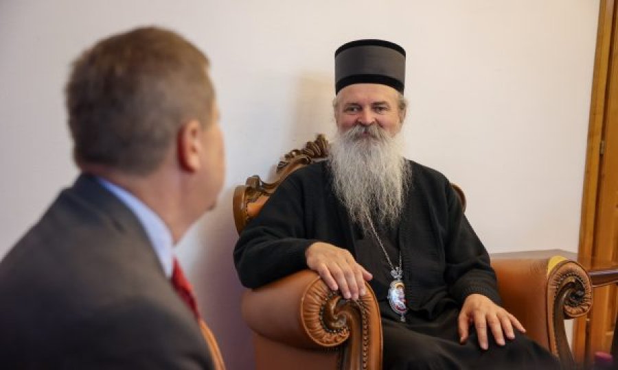 Shefi i zyrës së BE’së takohet me Teodosijen, i thotë se Kisha mund të luajë rol në pajtim dhe në nxitjen e harmonisë ndër komunitete