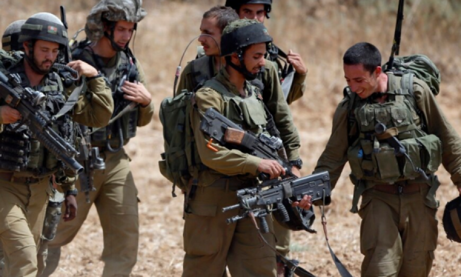 Izraeli grumbullon trupa këmbësorie në kufi me Gazën