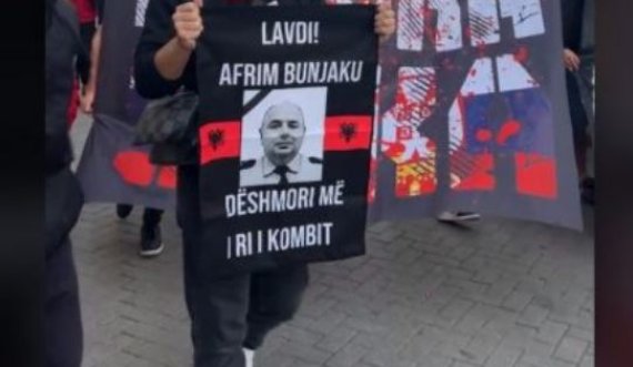 Në Shqipëri sonte përmes një parulle po nderohet edhe heroi i ri i kombit, Afrim Bunjaku