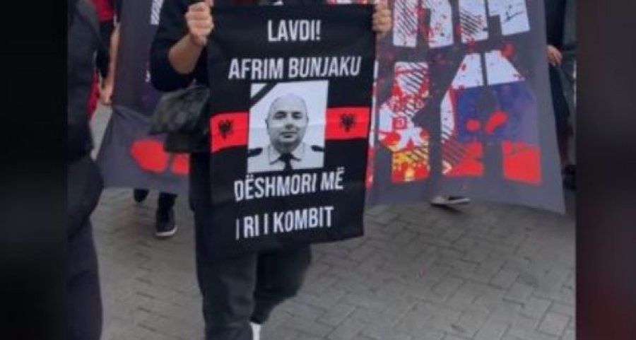Në Shqipëri sonte përmes një parulle po nderohet edhe heroi i ri i kombit, Afrim Bunjaku