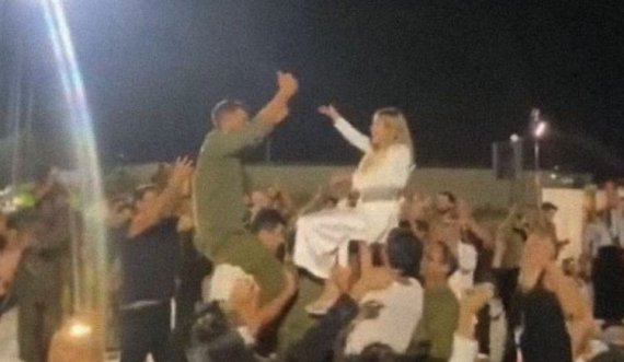 Lufta nuk e ndal dashurinë, çifti izraelit martohet në një bazë ushtarake