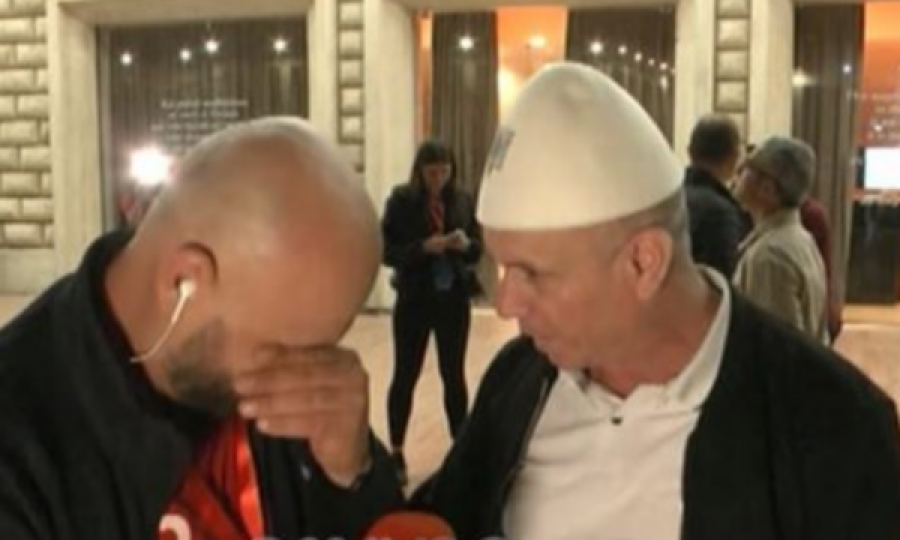“Jasiri është kështu, i çmendur”: Babai i Asanit e përlot gazetarin shqiptar