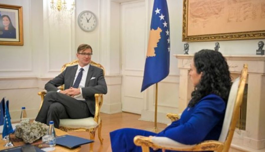 Osmani në takim zyrtarit të BE’së: Serbia e përgatiti, grupet terroriste e ekzekutuan sulmin në Banjskë