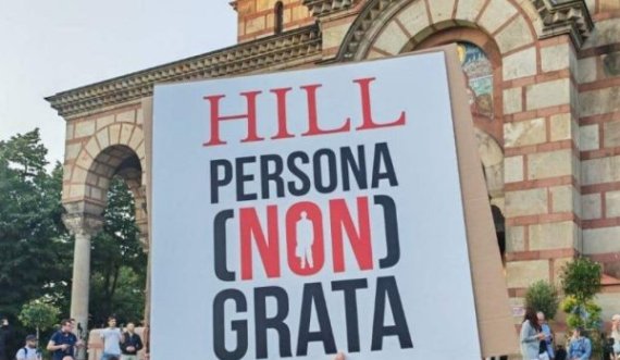 Protestë në Beograd kundër ambasadorit Hill, kërkohet të shpallet ‘non-grata’